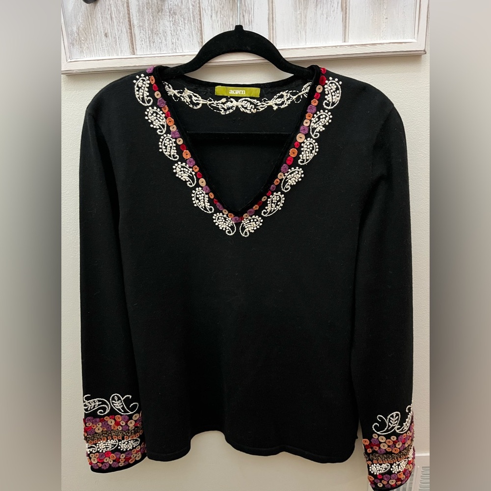 acorn brand vintage black knit top with unique accent designs. L.